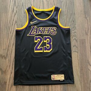 Lakers Nike Lebron James Jersey (Size 44 Medium) #23 - Swingman Earned Edition